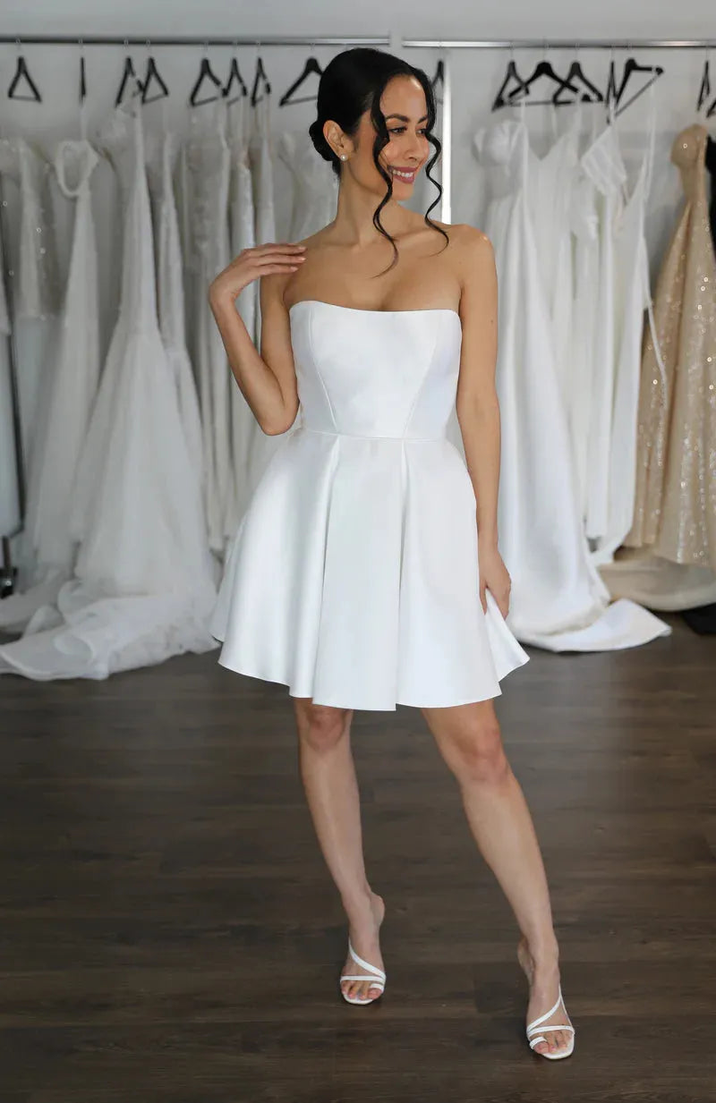 Simple A-Line Short Wedding Dresses Strapless Brides Party Dress for Women Above Knee Prom Gowns with Pocket Cocktail Gown White