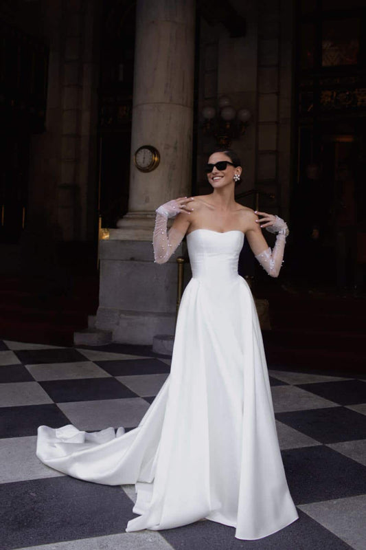 Fivsole Style minimaliste dos ouvert col haut a-ligne robe de mariée Tulle thé longueur robes de mariée boutons manches robes