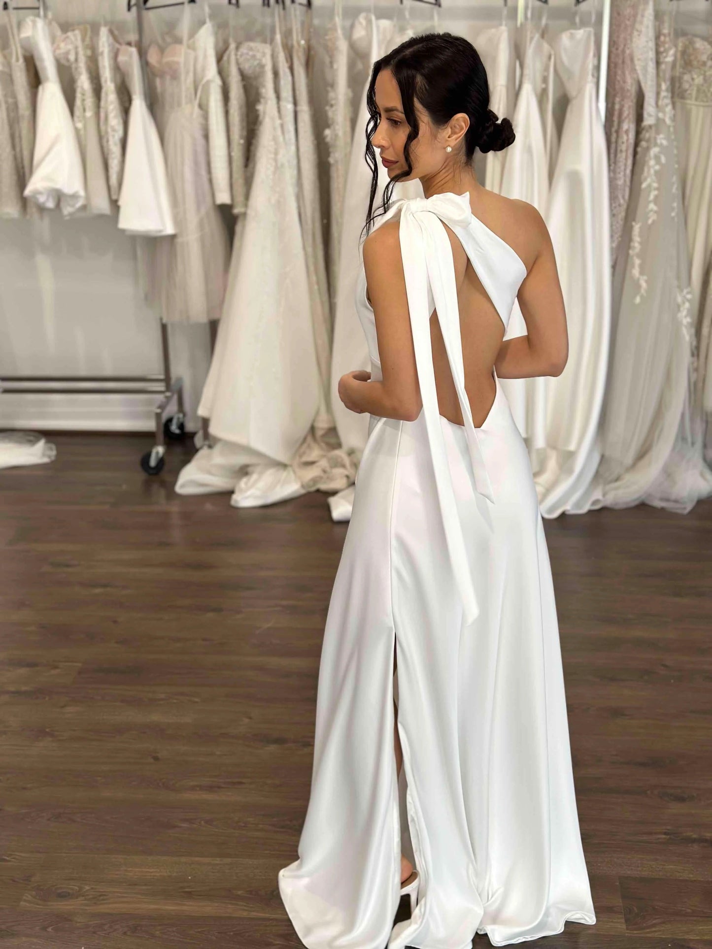 One-shoulder neckline with Side Skirt split Wedding Dress  Court Train Dress Bridal Gown Vestido De Novia Satin Skirt  Bow