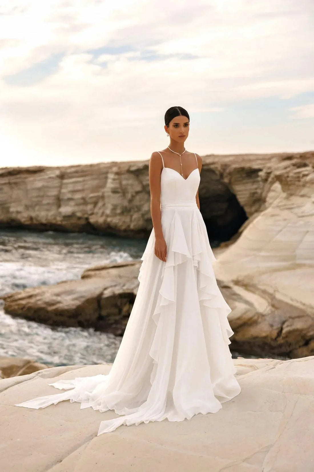 Solid Elegant Wedding Dresses Ruffles Spaghetti Straps A-Line V-Neck Bridal Gowns Backless Sleeveless Bride Dress Satin