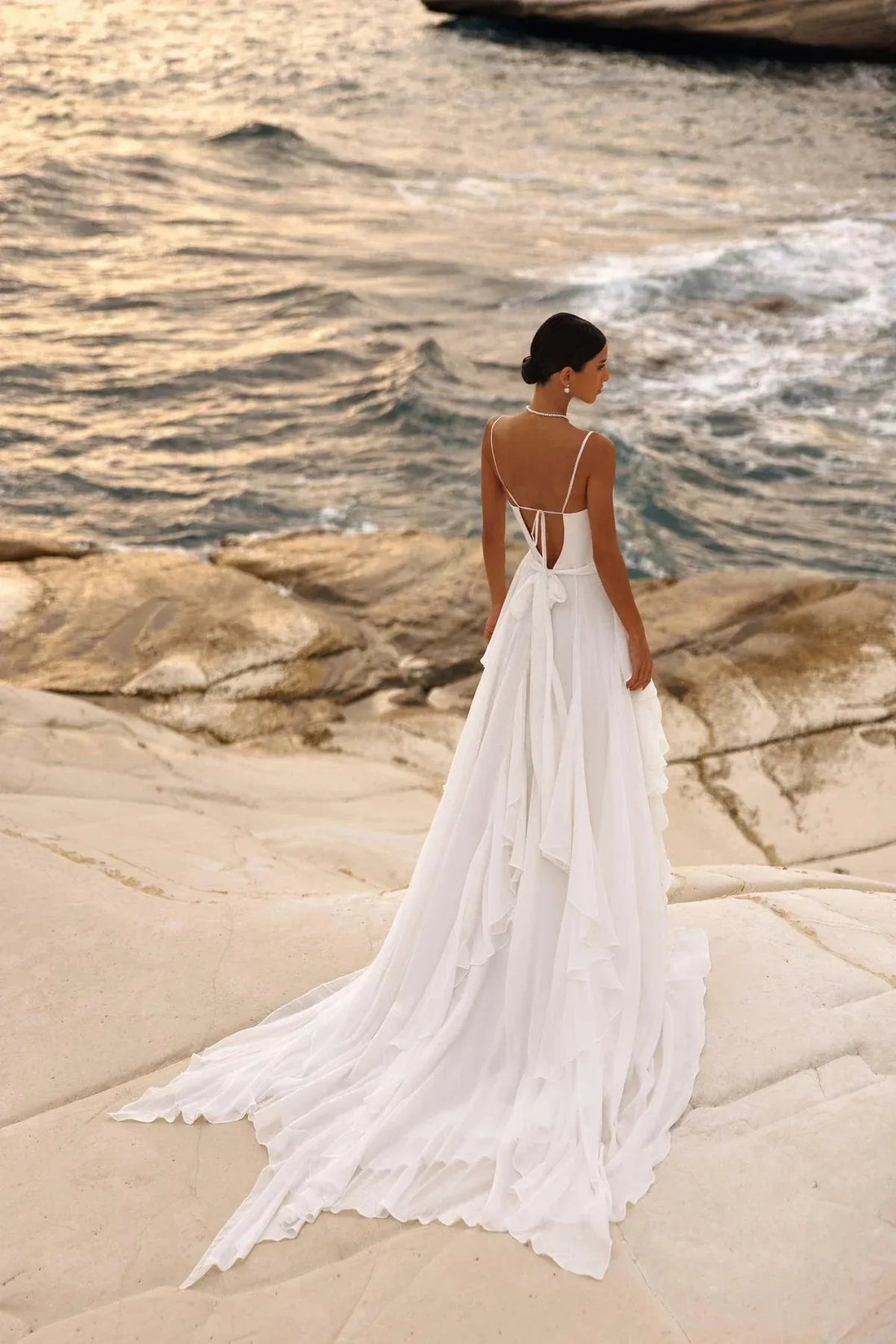 Solid Elegant Wedding Dresses Ruffles Spaghetti Straps A-Line V-Neck Bridal Gowns Backless Sleeveless Bride Dress Satin