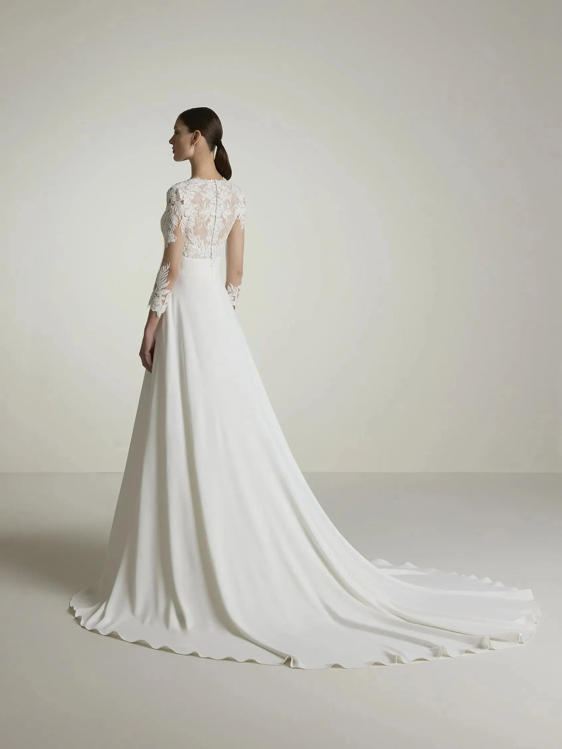 A-Line Wedding Dress with V Neck with Three Quarter Sleeves in Crepe Bow Satin Court Train Sleeves Bridal Gowns White Satin Mermaid Modern Princess Vestido De Novia Satin